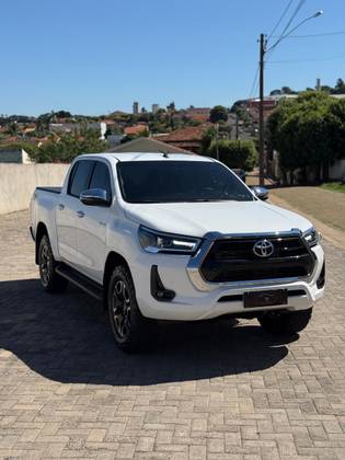 TOYOTA HILUX 2.8 D-4D TURBO DIESEL CD SRV 4X4 AUTOMÁTICO